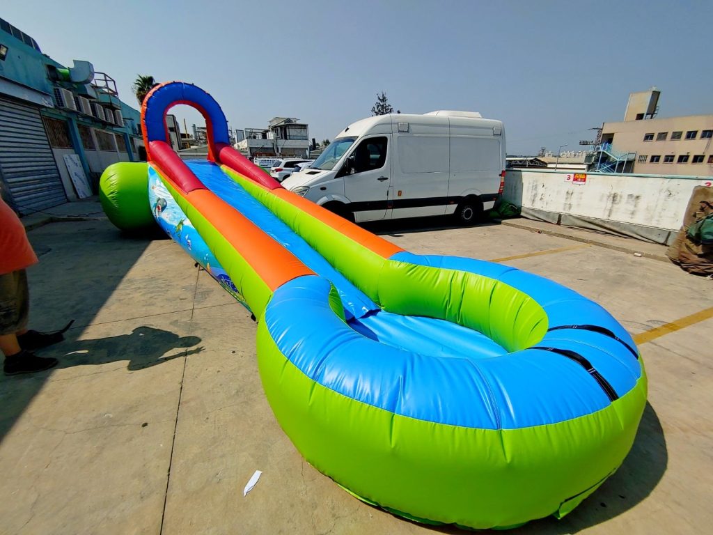 מגלשת מים ארוכה