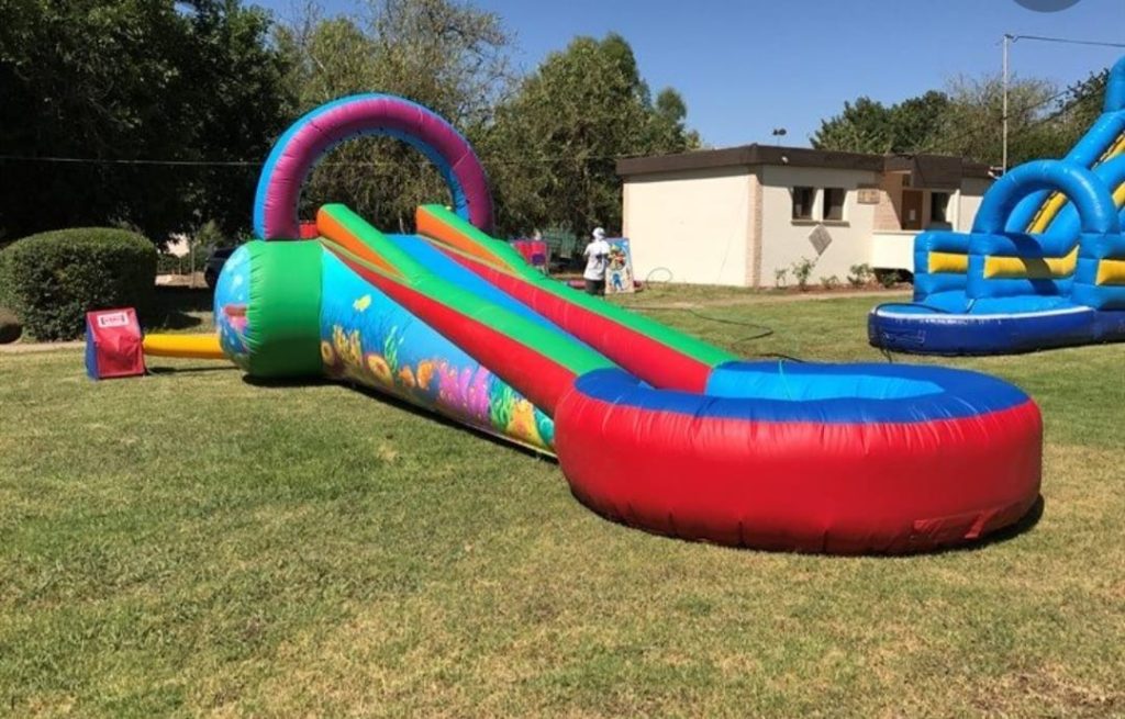 השכרת מגלשת מים קצרה