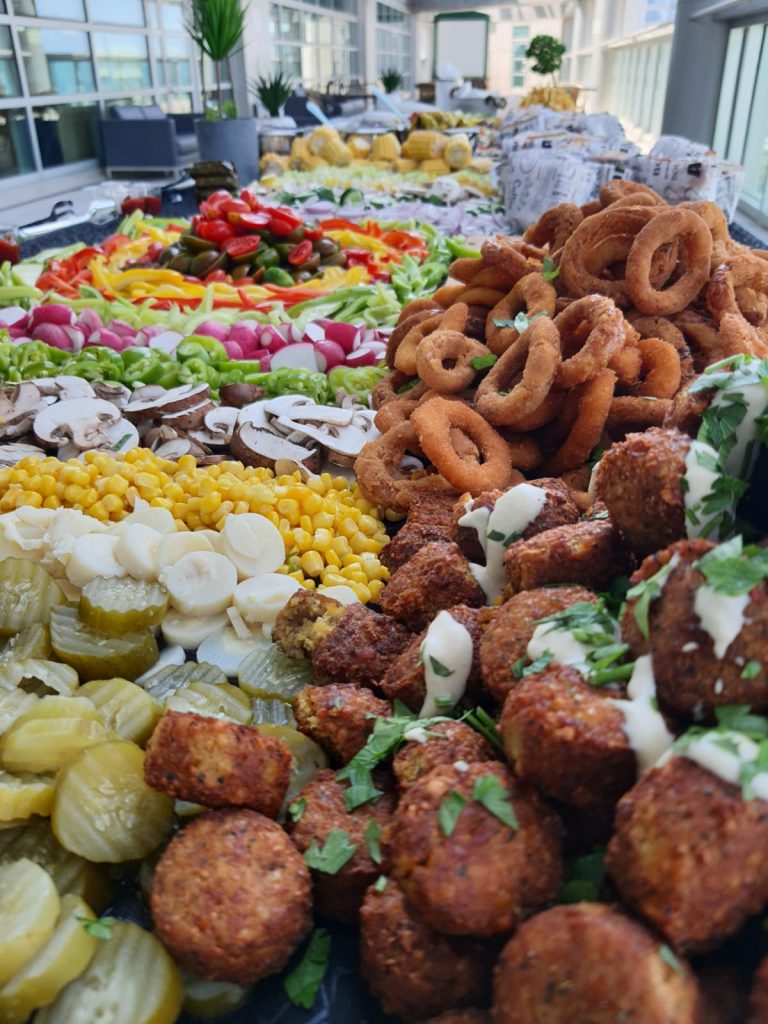 שולחן שוק בשרי לאירועים