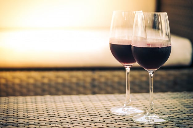 השכרת כוס יין ארוכה