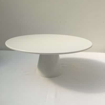 מעמד לעוגה להשכרה