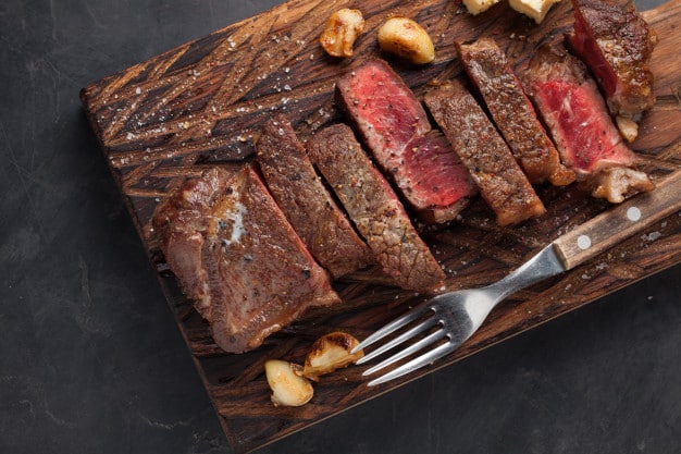 מזנון בשרים מעושנים