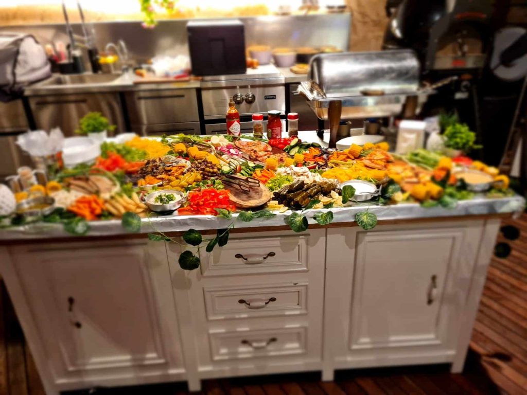 שולחן שוק חלבי